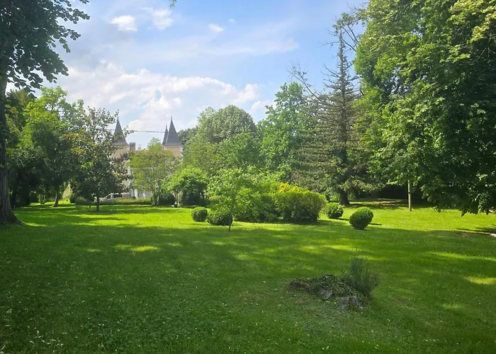 Hotel Logis - Chateau De Beauregard